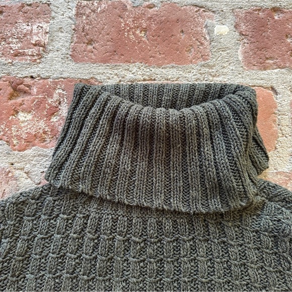 Free People Twisted Cable crop turtleneck sweater dark green gold metallic Small - Picture 15 of 16